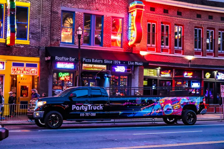 a busy city street with cars parked on the side of a building